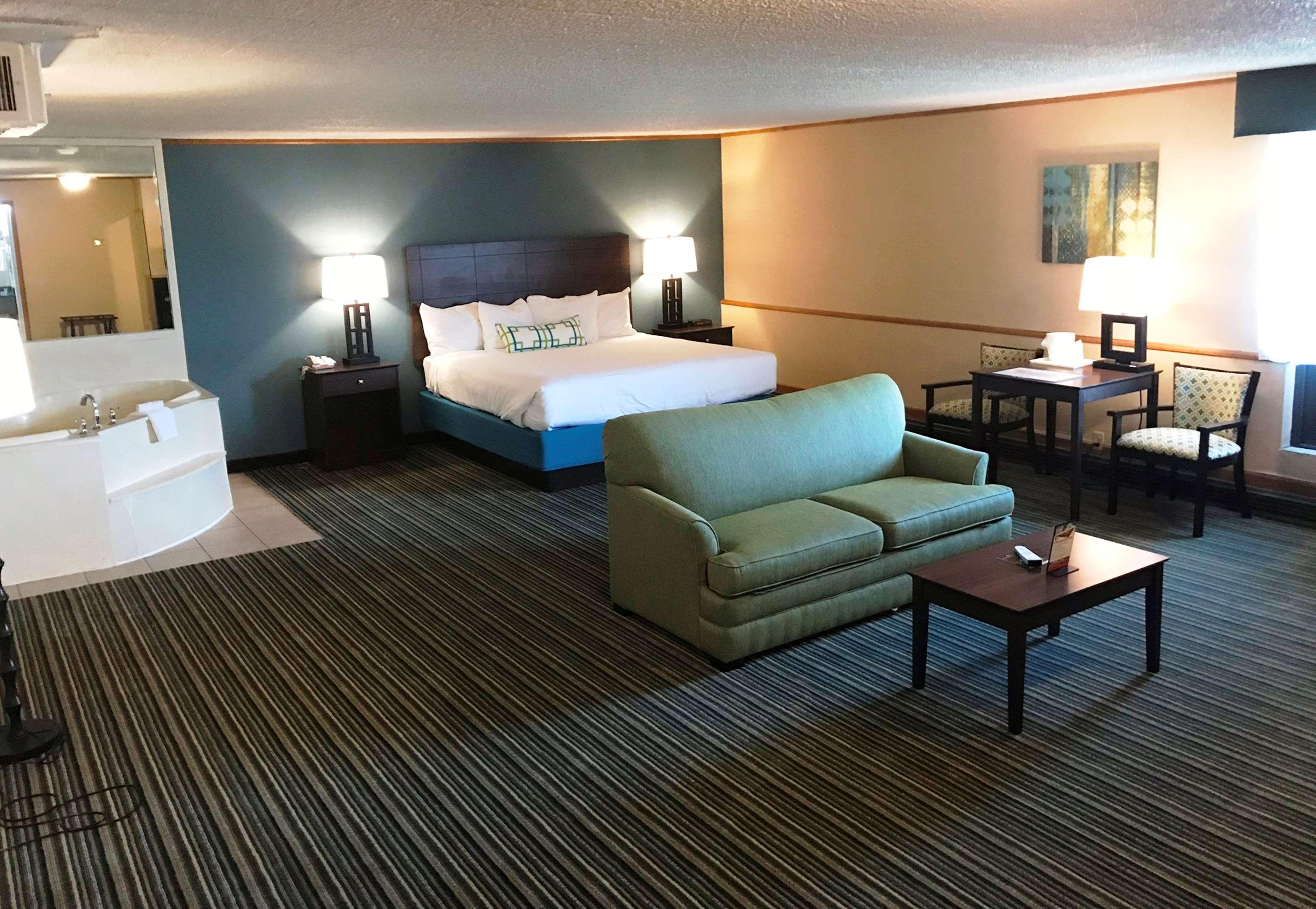 Best Western Woodhaven Inn Exterior photo